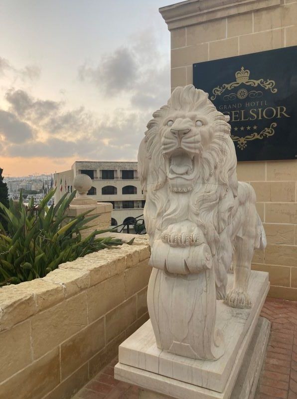 Grand Exceslior Hotel.jpg
